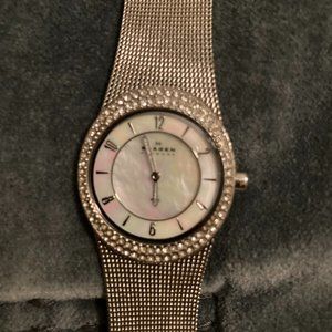 BEAUTIFUL EVERY-DAY OR DRESS SILVER SKAGEN WATCH